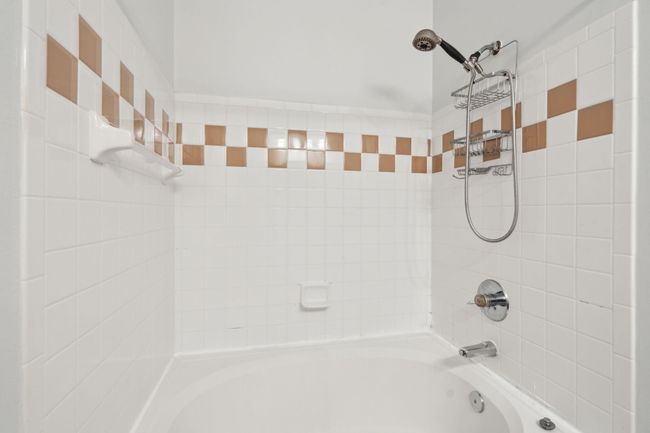 Bathroom | Image 16