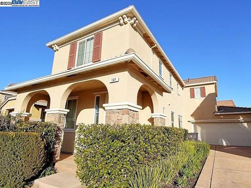 137 W Questa Trl, Mountain House, CA, 95391-1248 | Card Image