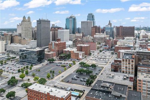 apt-211-210 W 5th St, Kansas City, MO, 64105-1166 | Card Image