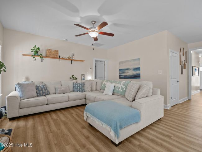 Living Room | Image 7