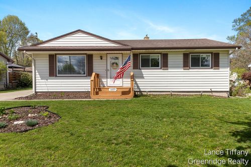 3225 Abington Dr, Walker, MI, 49544-1628 | Card Image