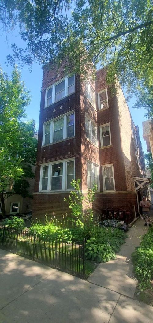 2-3017 W Wilson Ave, Chicago, IL, 60625-8233 | Card Image