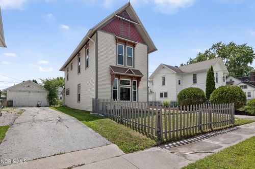 122 Palmer Ave, Bowling Green, OH, 43402-3833 | Card Image