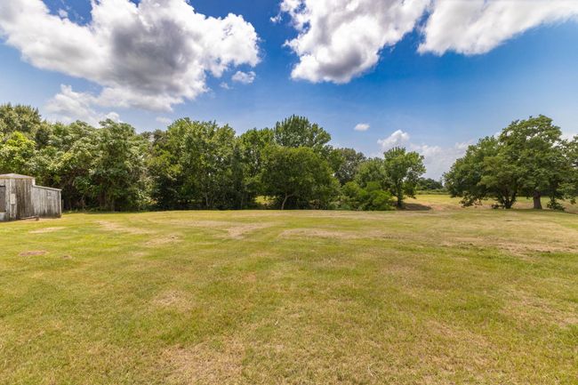 Experience stunning westward views in this expansive, tranquil backyard. Perfect for sunset lovers and outdoor gatherings. | Image 45