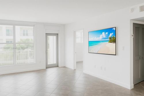 a301-1300 Lincoln Rd, MIAMI BEACH, FL, 33139-2264 | Card Image