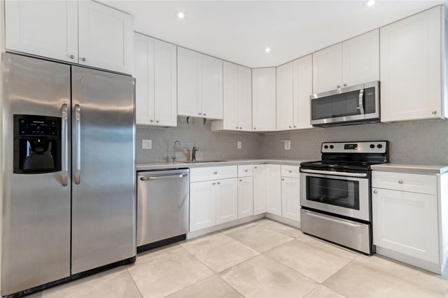 510 Ne 61 St St, House other with 3 bedrooms, 2 bathrooms and null parking in Oakland Park FL | Image 4