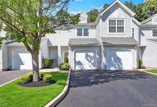 217 Windward Court N, Brookhaven, NY, 11777 | Card Image