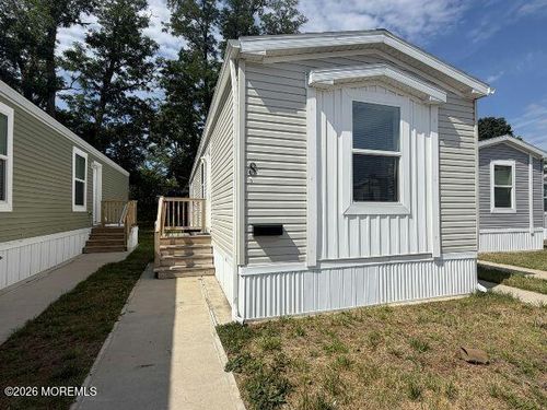 8 John St, Keansburg, NJ, 07734-3228 | Card Image