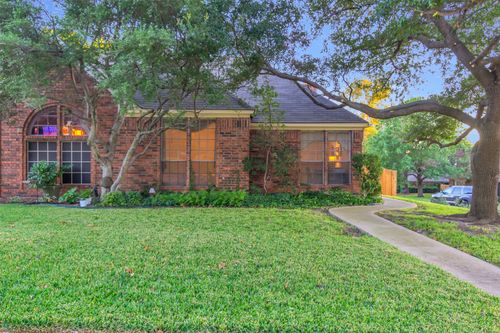 9224 Highedge Cir, Dallas, TX, 75238-2583 | Card Image