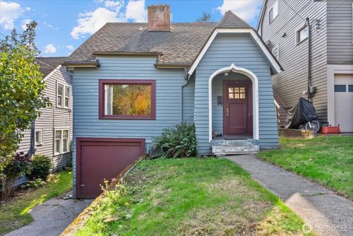 511 N 71st St, Seattle, WA, 98103-5126 | Card Image
