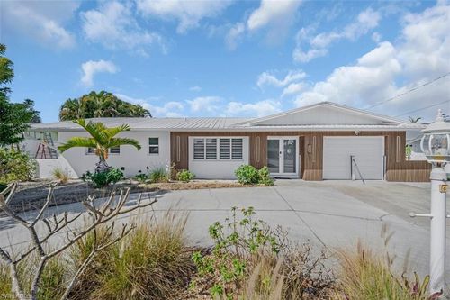 4625 Forest Glen Dr, NORTH FORT MYERS, FL, 33903-4637 | Card Image