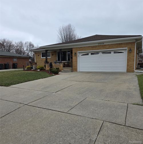 30208 Maplegrove St, Saint Clair Shores, MI, 48082-2626 | Card Image