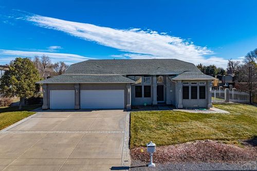 320 Brentwood Dr, Pueblo, CO, 81005-1110 | Card Image