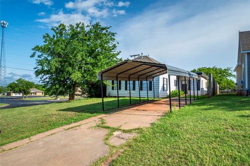 324 W 5th St, Chandler, OK, 74834-2029 | Card Image