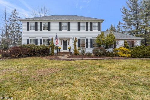 13 Grandview Cir, Flemington, NJ, 08822-5549 | Card Image