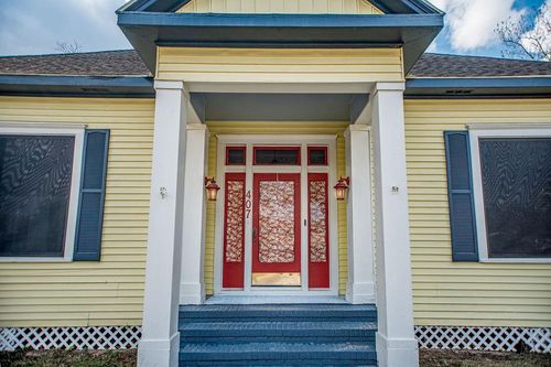 407 Robinson St, Edna, TX, 77957-3447 | Card Image