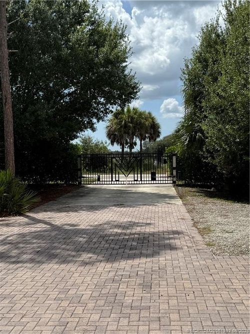 7001 Se Atlantic Ridge Dr, Stuart, FL, 34997-7603 | Card Image