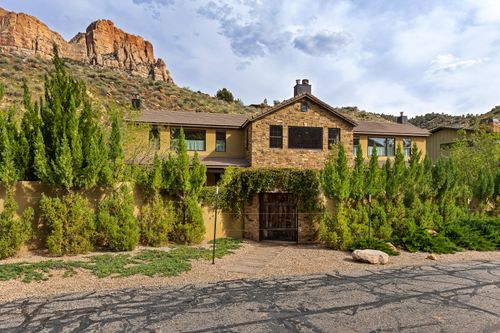 105 Riverbend Cir, Springdale, UT, 84767-7710 | Card Image