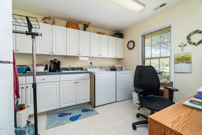 6042 Dolphin Rd, House other with 3 bedrooms, 2 bathrooms and 2 parking in Oriental NC | Image 32