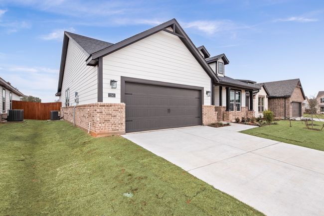 1241 Comal Ln, House other with 4 bedrooms, 2 bathrooms and null parking in Springtown TX | Image 6