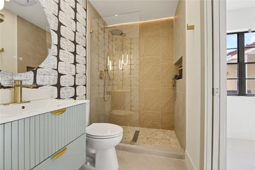 6243 Nw 171st St, Hialeah, FL, 33015-4672 | Card Image