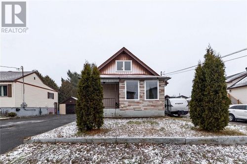 {{alt}} | Card Image