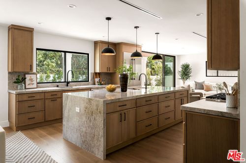 5032 Bluebell Ave, Studio City, CA, 91607-2910 | Card Image