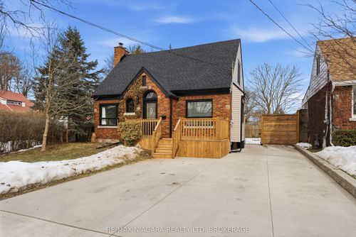 5781 Morden Dr, Niagara Falls, ON, L2E3C8 | Card Image