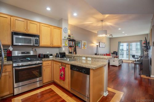7091-450 J St, San Diego, CA, 92101 | Card Image