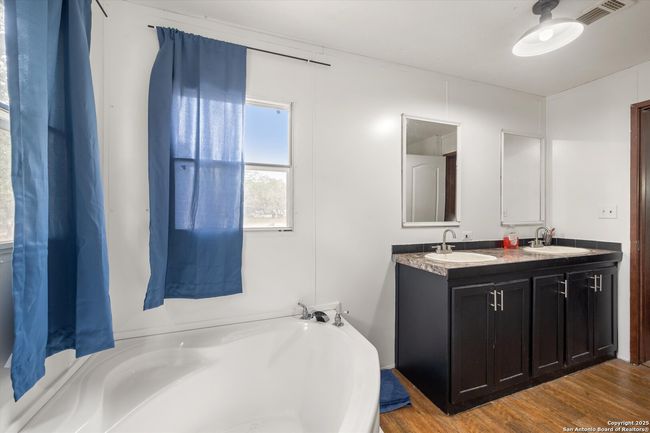 157 County Road 6816, House other with 4 bedrooms, 2 bathrooms and null parking in Natalia TX | Image 21