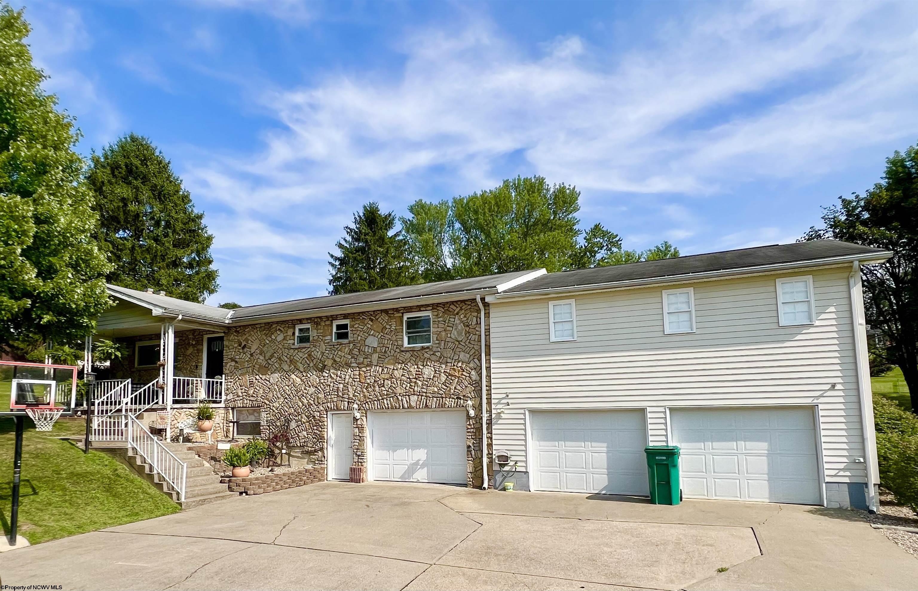 Deerfield Dr, Fairmont, WV 26554