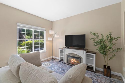 2414-4200 E Commerce Way, Sacramento, CA, 95834-9662 | Card Image