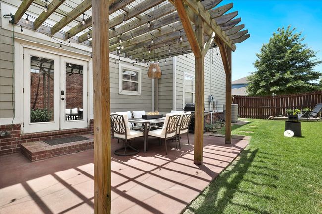 Side yard patio | Image 25