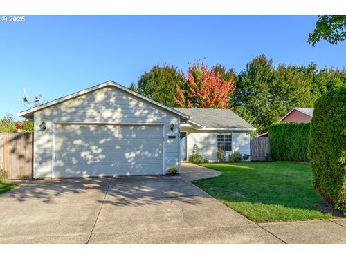 130 Sw West Hills Dr, McMinnville, OR, 97128-9576 | Card Image