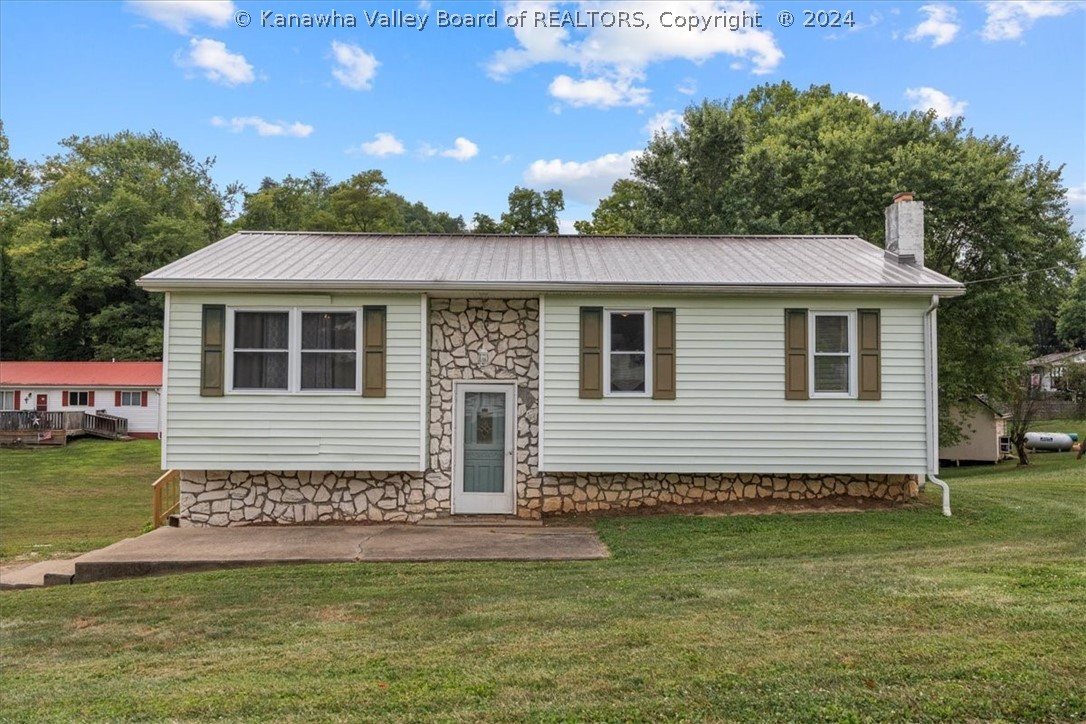 Mill Dr, Ravenswood, WV 26164