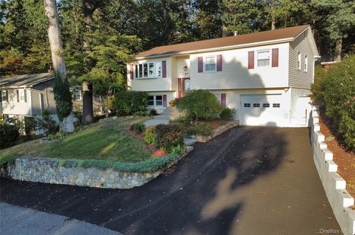 9 Prospect Pl, Suffern, NY, 10901-6113 | Card Image
