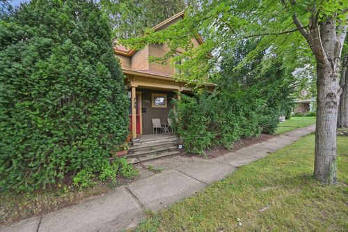 709 Regent St, Niles, MI, 49120-2407 | Card Image