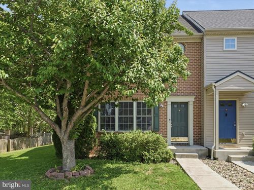 64 Fiser Ln, MARTINSBURG, WV, 25404-7327 | Card Image