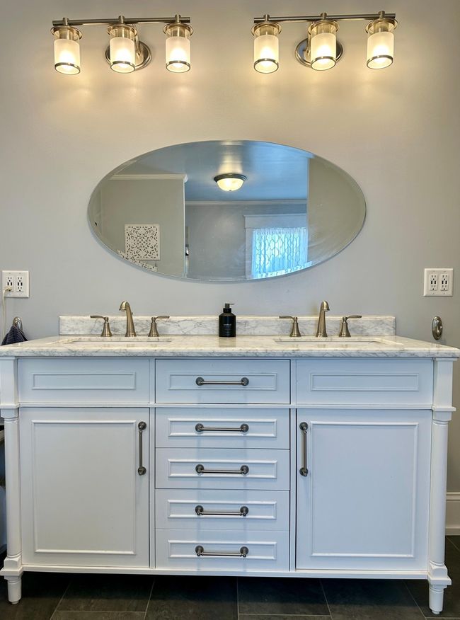 Second floor bathroom | Image 39