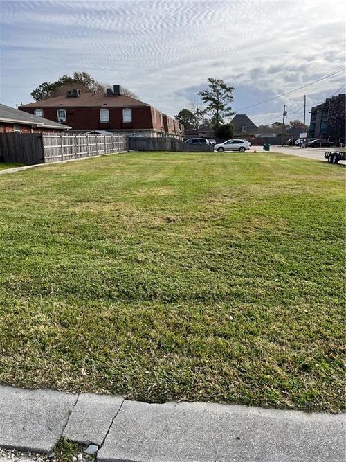 3701 Ridgelake Dr, Metairie, LA, 70002-1704 | Card Image