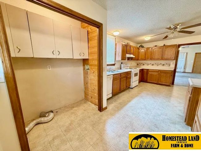 902 A St, House other with 3 bedrooms, 2 bathrooms and 1 parking in Fairbury NE | Image 7