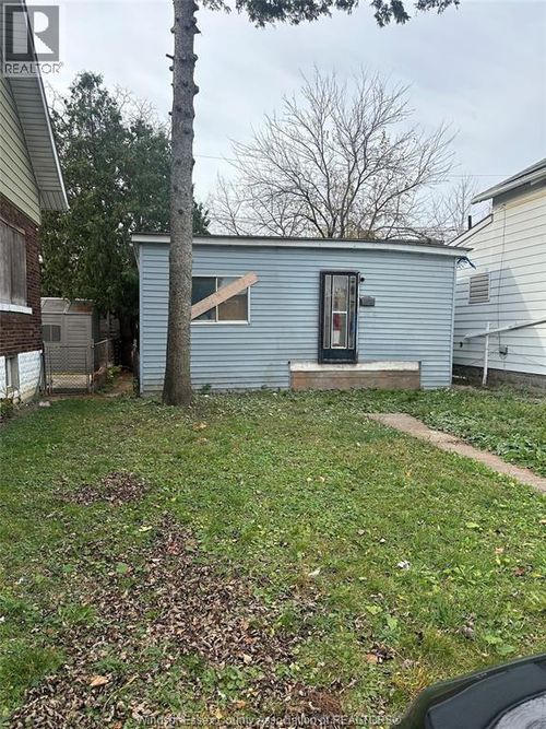 1679 Highland Ave, Windsor, ON, N8X3R9 | Card Image