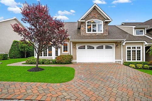 29 Michael Roberts Ct, Pearl River, NY, 10965-3332 | Card Image