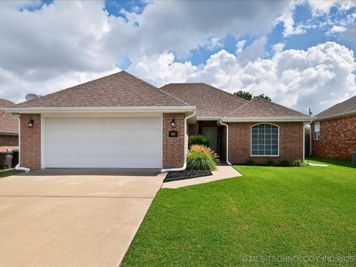 450 Debell Ave, Bartlesville, OK, 74006-1520 | Card Image