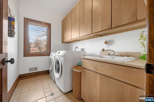 10 Fox Ter, House other with 6 bedrooms, 8 bathrooms and null parking in Cliffside Park NJ | Image 37