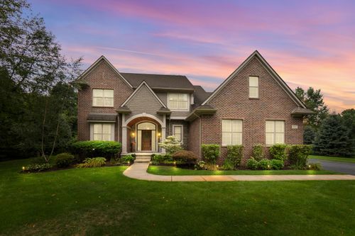 8061 Pine Ridge Ct, Northville, MI, 48168-6401 | Card Image