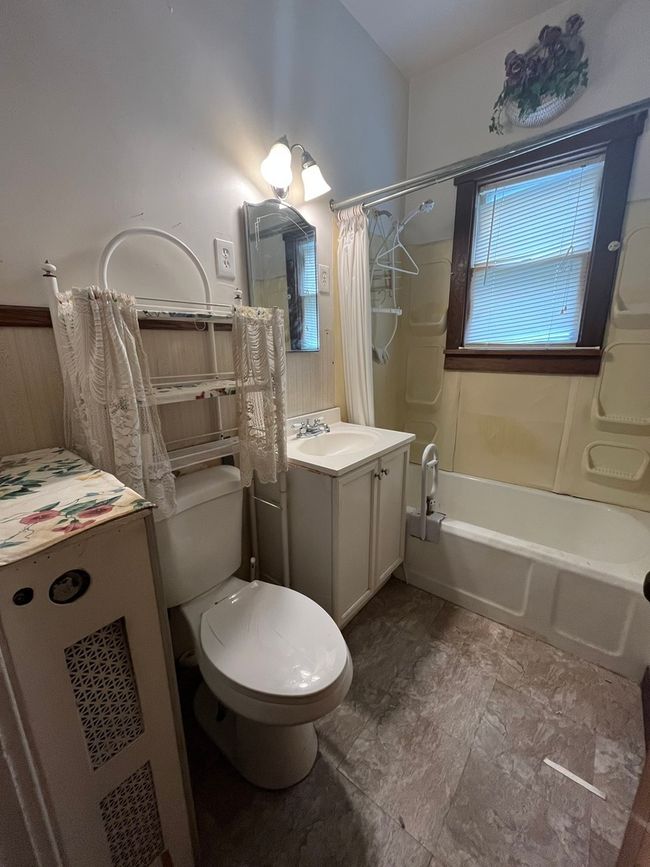 446 - 444-446 N View St, Home with 4 bedrooms, 2 bathrooms and 2 parking in Aurora IL | Image 7