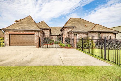 111 Gentle Oak Blvd, Schriever, LA, 70395-3280 | Card Image