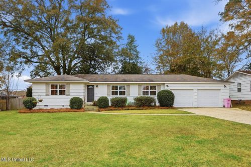 902 E College St, Clinton, MS, 39056-5204 | Card Image