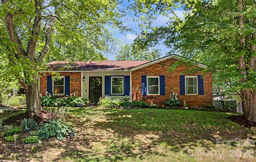 102 Wicklow Dr, Asheville, NC, 28806-2132 | Card Image